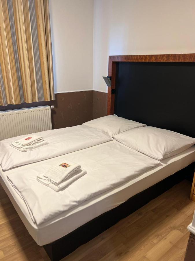Hotel Castellana Lessien Eksteriør billede