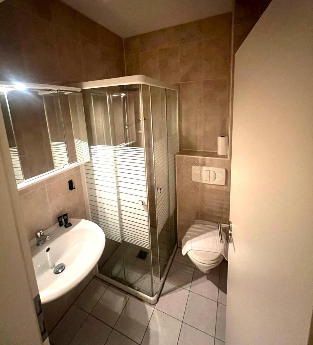 Hotel Castellana Lessien Eksteriør billede