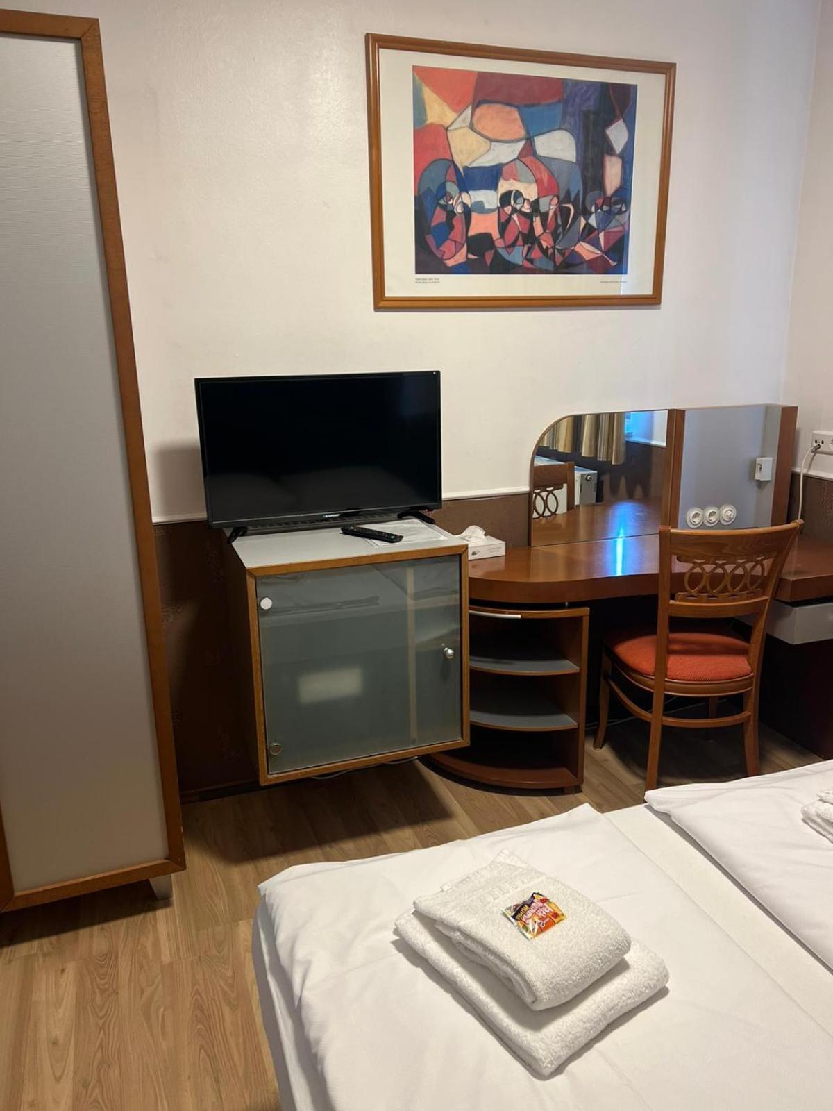 Hotel Castellana Lessien Eksteriør billede